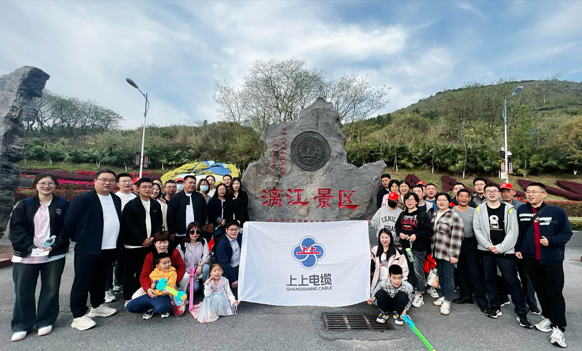 6163银河com组织2023年度先进员工及家属赴桂林旅游